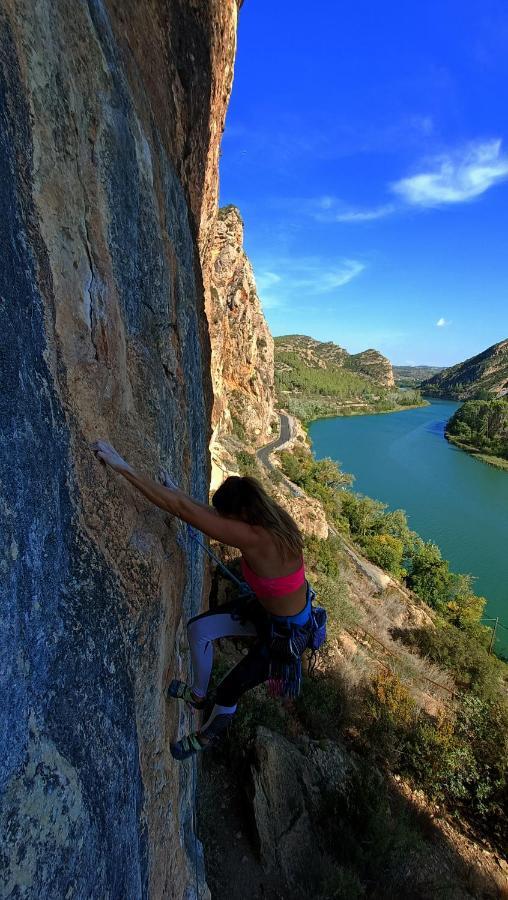 Apartment Cal Perico, Tourist And Climbing Camarasa